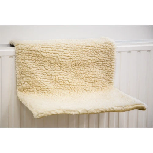 Beeztees Radiatorhangmat Schapenvacht 2 Beeztees Radiatorhangmat Schapenvacht - Afbeelding 2
